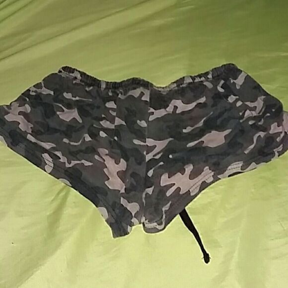 Army camouflage shorts - Picture 2 of 3